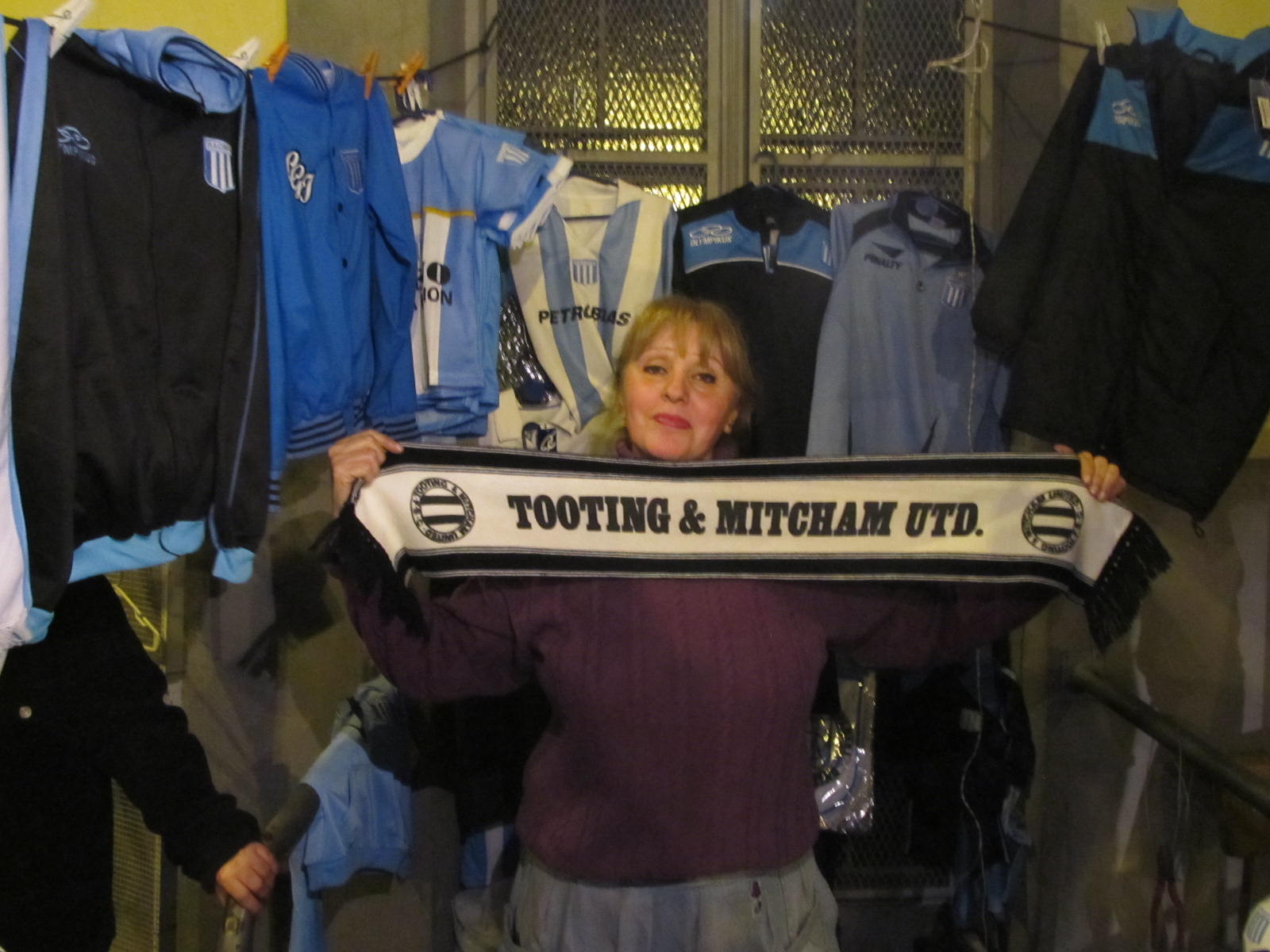 Racing Club Scarf Seller